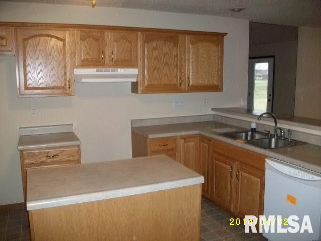 3554 Robin Road Salem, IL 62881 - Photo 3 of 16