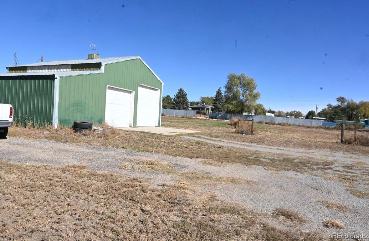 7992 County Road 31 Fort Lupton, CO 80621 - Photo 4 of 14 a backyard of a house with lots of green space and trees