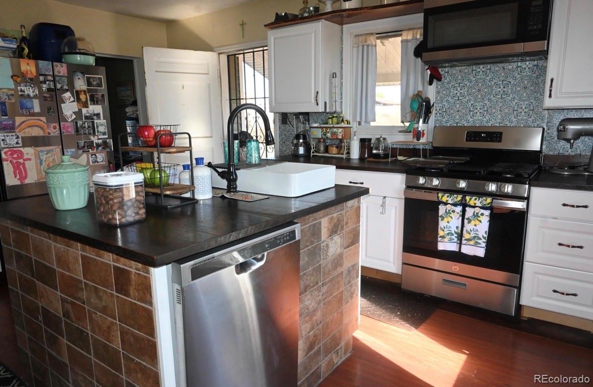 7992 County Road 31 Fort Lupton, CO 80621 - Photo 7 of 14 a kitchen with a sink a stove and cabinets