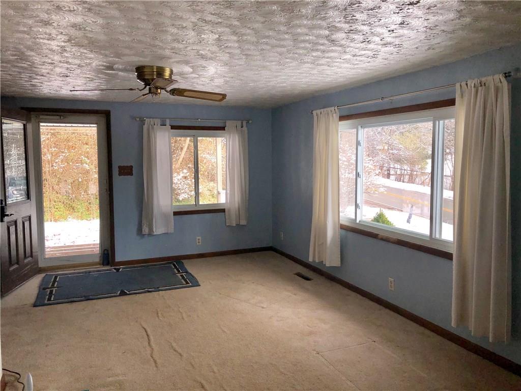 132 Park Road Apollo, PA 15613 - Photo 10 of 22 Main entrance and family room.