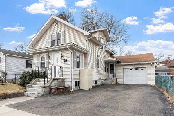 $2,800 | 23 Carver Street, Worcester, MA 01604