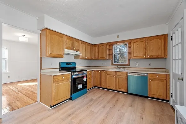 $2,800 | 23 Carver Street, Worcester, MA 01604