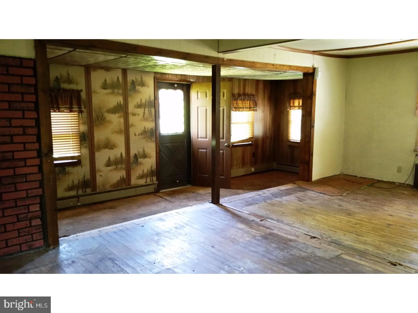 99 Vermont Road Sinking Spring, PA 19608 - Photo 9 of 13 Living Room