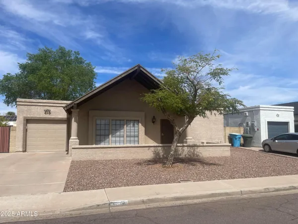 $1,900 | 4226 West Michigan Avenue, Glendale, AZ 85308