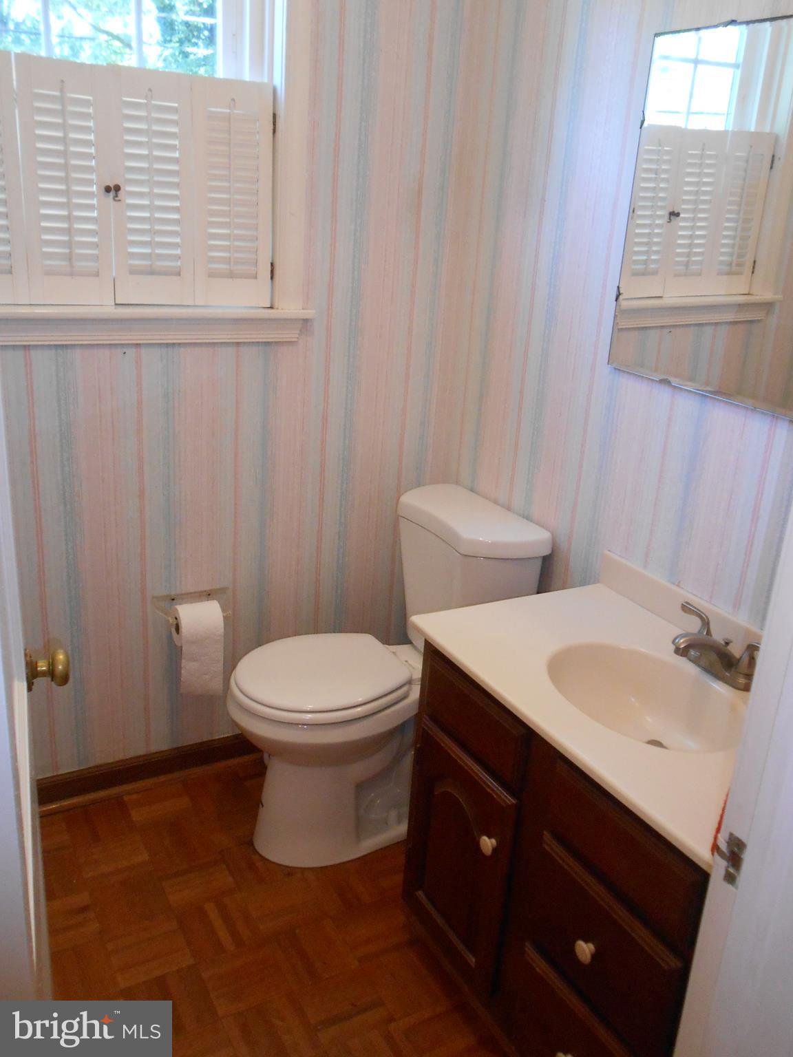 127 Murphy Road Wilmington, DE 19803 - Photo 14 of 28 Powder Room first floor