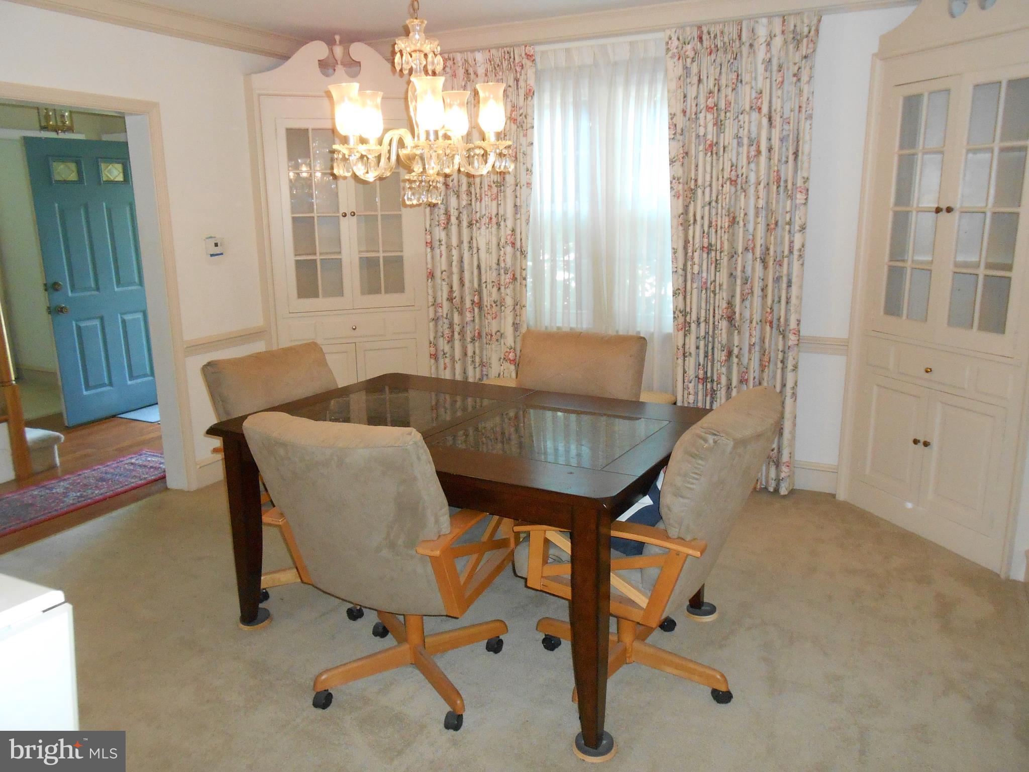 127 Murphy Road Wilmington, DE 19803 - Photo 9 of 28 Dining Room looking toward entrance
