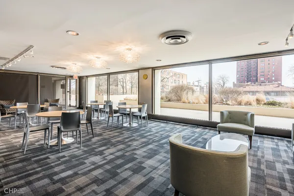 $1,900 | 4343 North Clarendon Avenue, Unit 2201, Chicago, IL 60613