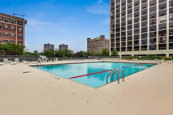 $1,900 | 4343 North Clarendon Avenue, Unit 2201, Chicago, IL 60613