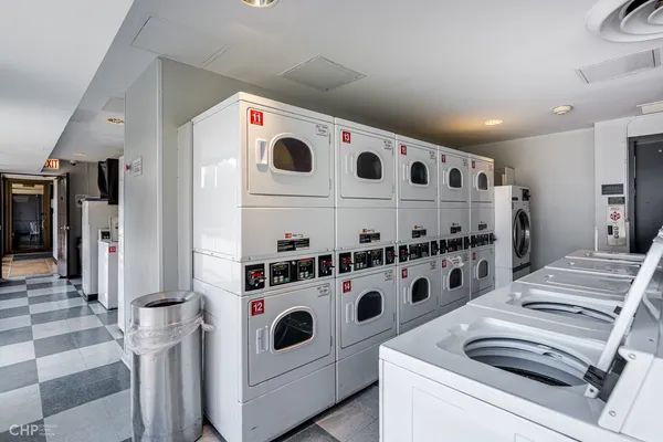 $1,900 | 4343 North Clarendon Avenue, Unit 2201, Chicago, IL 60613