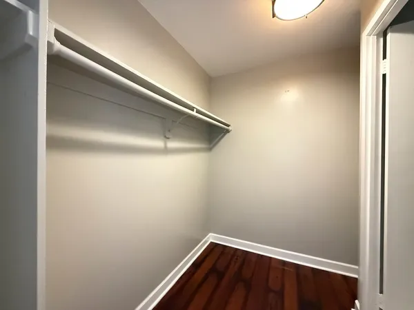 $1,900 | 4343 North Clarendon Avenue, Unit 2201, Chicago, IL 60613