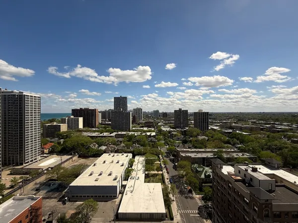 $1,900 | 4343 North Clarendon Avenue, Unit 2201, Chicago, IL 60613