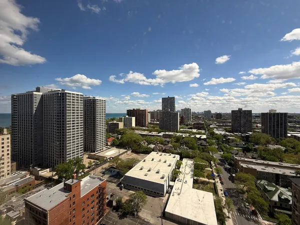 $1,900 | 4343 North Clarendon Avenue, Unit 2201, Chicago, IL 60613