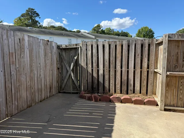 $1,200 | 920 Spring Forest Road, Unit L6, Greenville, NC 27834