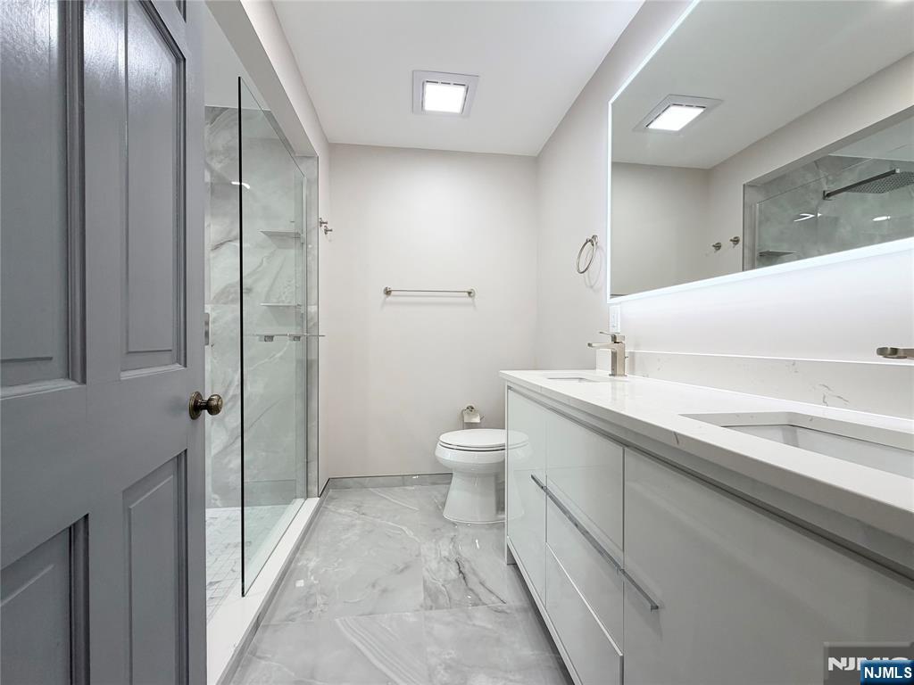 850 Ridgewood Avenue Oradell, NJ 07649 - Photo 40 of 48