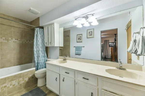 $1,600 | 411 Sailfish Avenue, Unit 104, Freeport, TX 77541