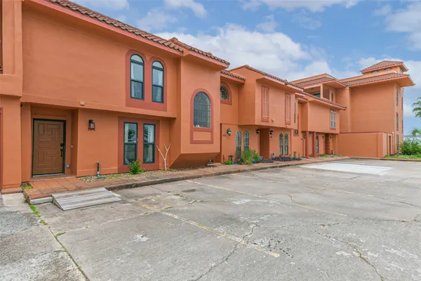 $1,600 | 411 Sailfish Avenue, Unit 104, Freeport, TX 77541