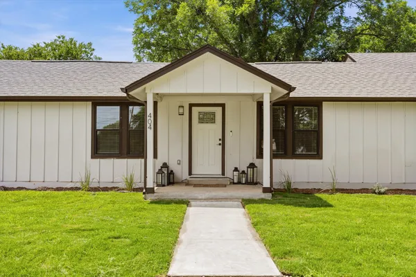 $390,000 | 404 East Wolf, Granger, TX 76530