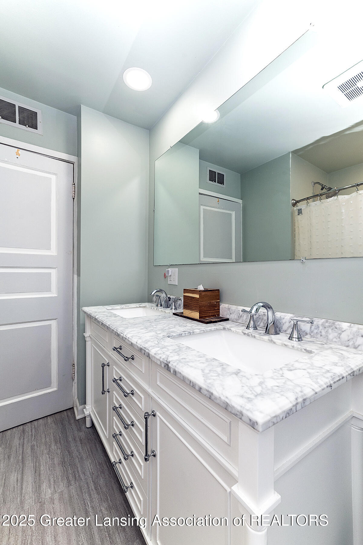 2241 Cumberland Road Lansing, MI 48906 - Photo 18 of 24 18