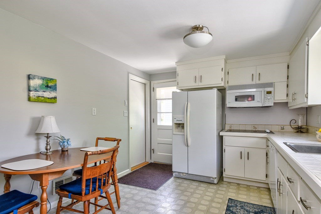37 Livoli Road Framingham, MA 01701 - Photo 14 of 32 Gallery Image 14