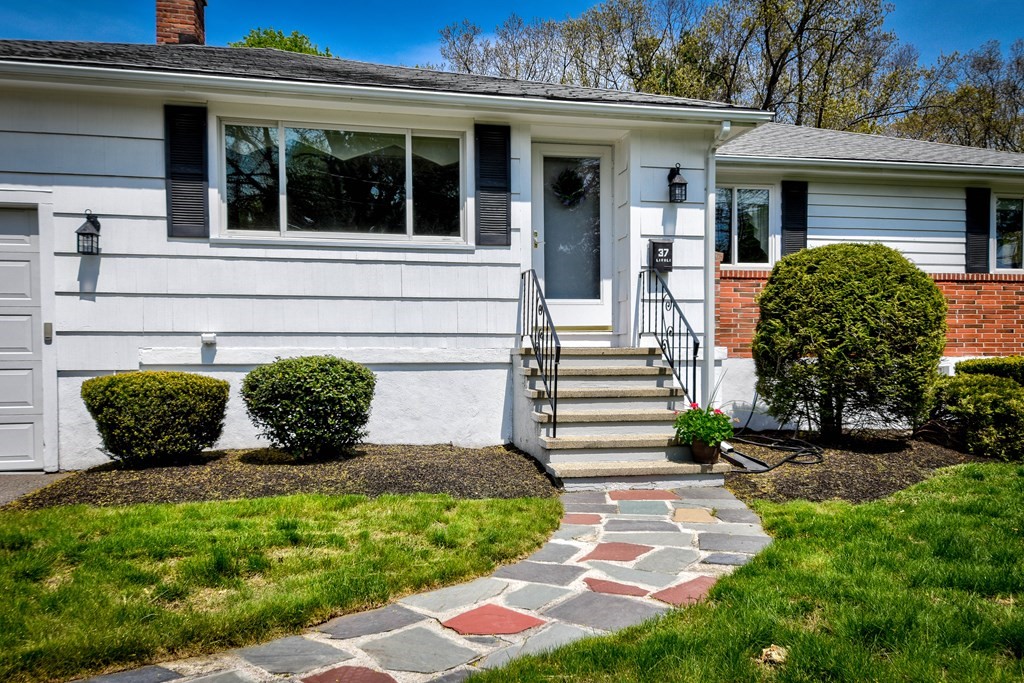37 Livoli Road Framingham, MA 01701 - Photo 3 of 32 Gallery Image 3