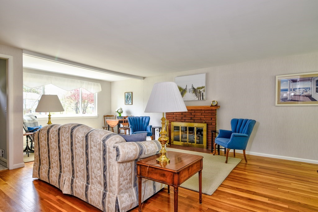 37 Livoli Road Framingham, MA 01701 - Photo 4 of 32 Gallery Image 4