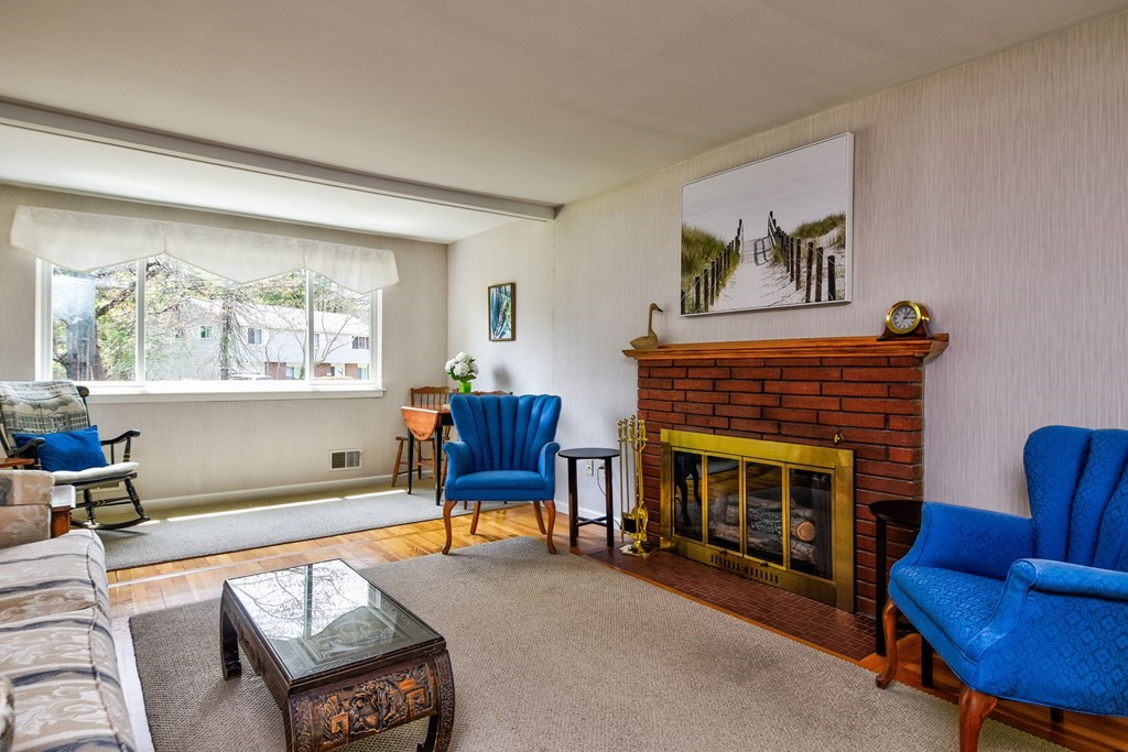 37 Livoli Road Framingham, MA 01701 - Photo 6 of 32 Gallery Image 6