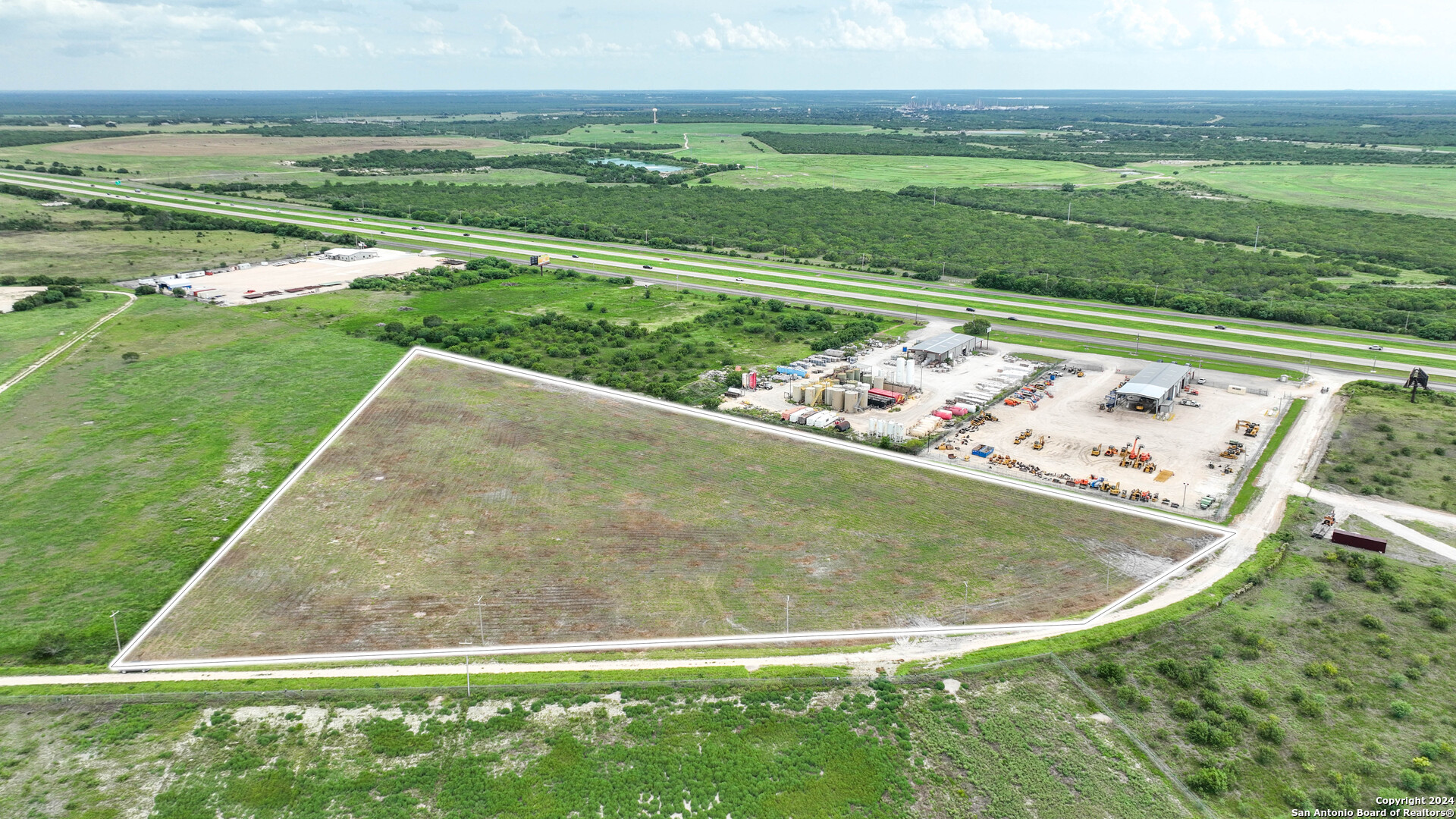0 North I-37 Access Road Three Rivers, TX 78071 - Photo 2 of 11 a view of a back yard