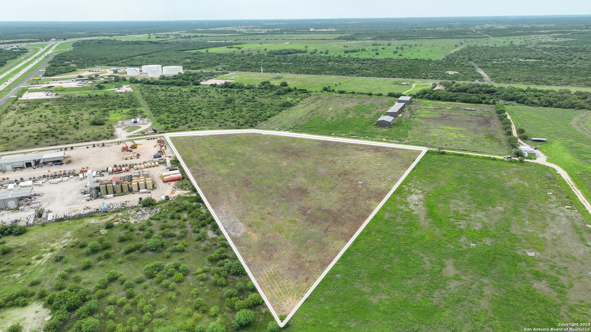 0 North I-37 Access Road Three Rivers, TX 78071 - Photo 3 of 11 a view of a field with an ocean