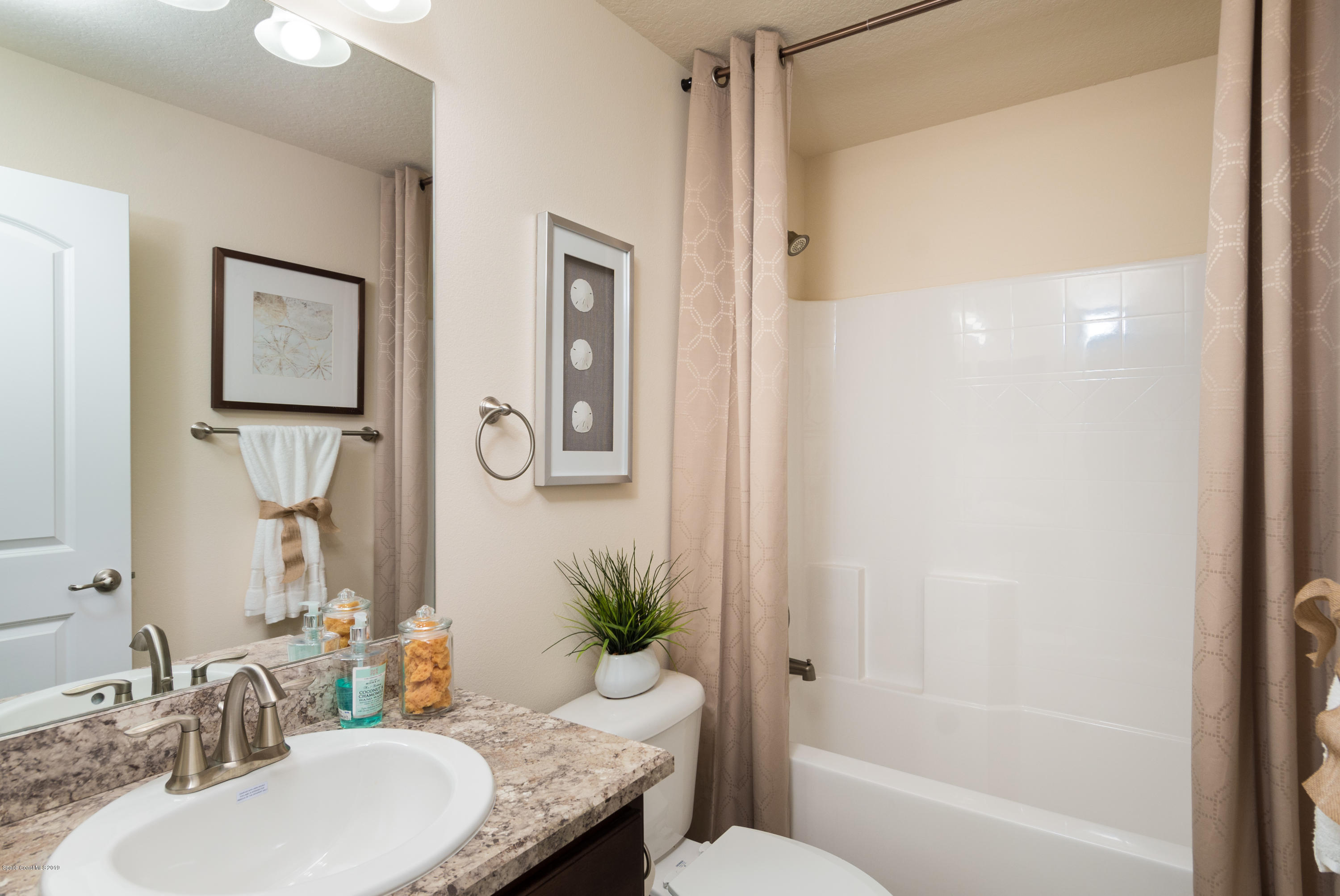 941 Degroodt Road Southwest Palm Bay, FL 32908 - Photo 19 of 22 Guest Bathroom