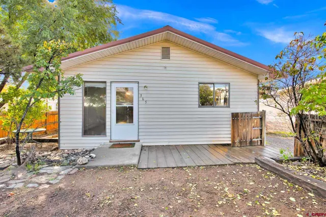 a front view of house with yard