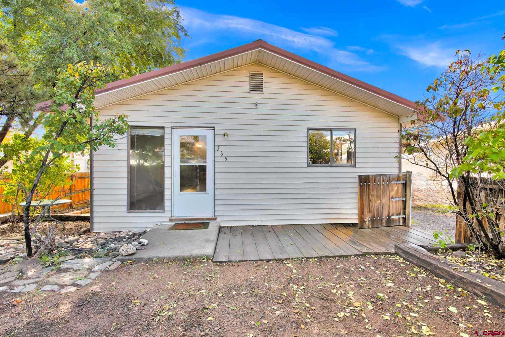a front view of house with yard