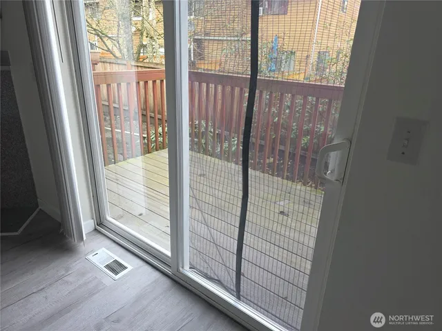 $2,500 | 15815 Admiralty Way, Unit D5, Lynnwood, WA 98087