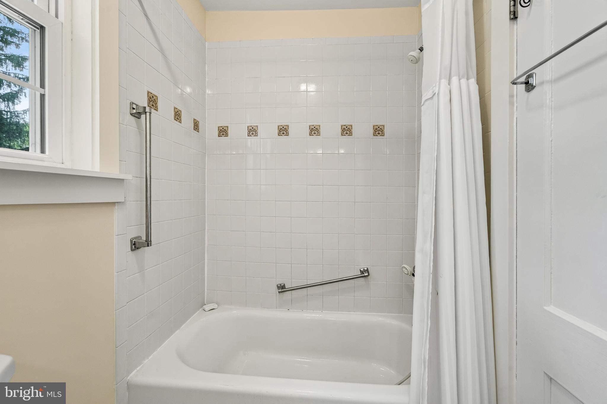 113 South Valley Road Paoli, PA 19301 - Photo 20 of 39 2nd floor bathroom