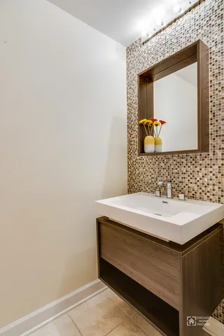 $4,500 | 1841 South Calumet Avenue, Unit T6, Chicago, IL 60616