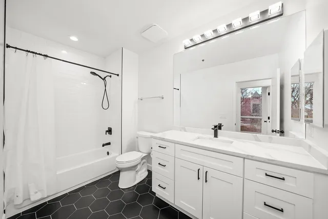 $4,500 | 1841 South Calumet Avenue, Unit T6, Chicago, IL 60616