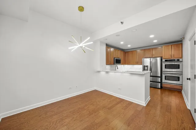 $4,500 | 1841 South Calumet Avenue, Unit T6, Chicago, IL 60616