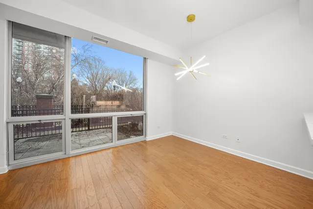 $4,500 | 1841 South Calumet Avenue, Unit T6, Chicago, IL 60616