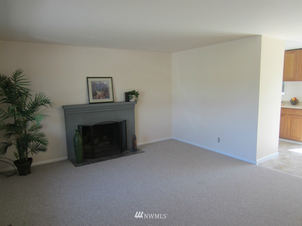 8310 196th Street Southwest Edmonds, WA 98026 - Photo 2 of 12 Gallery Image 2