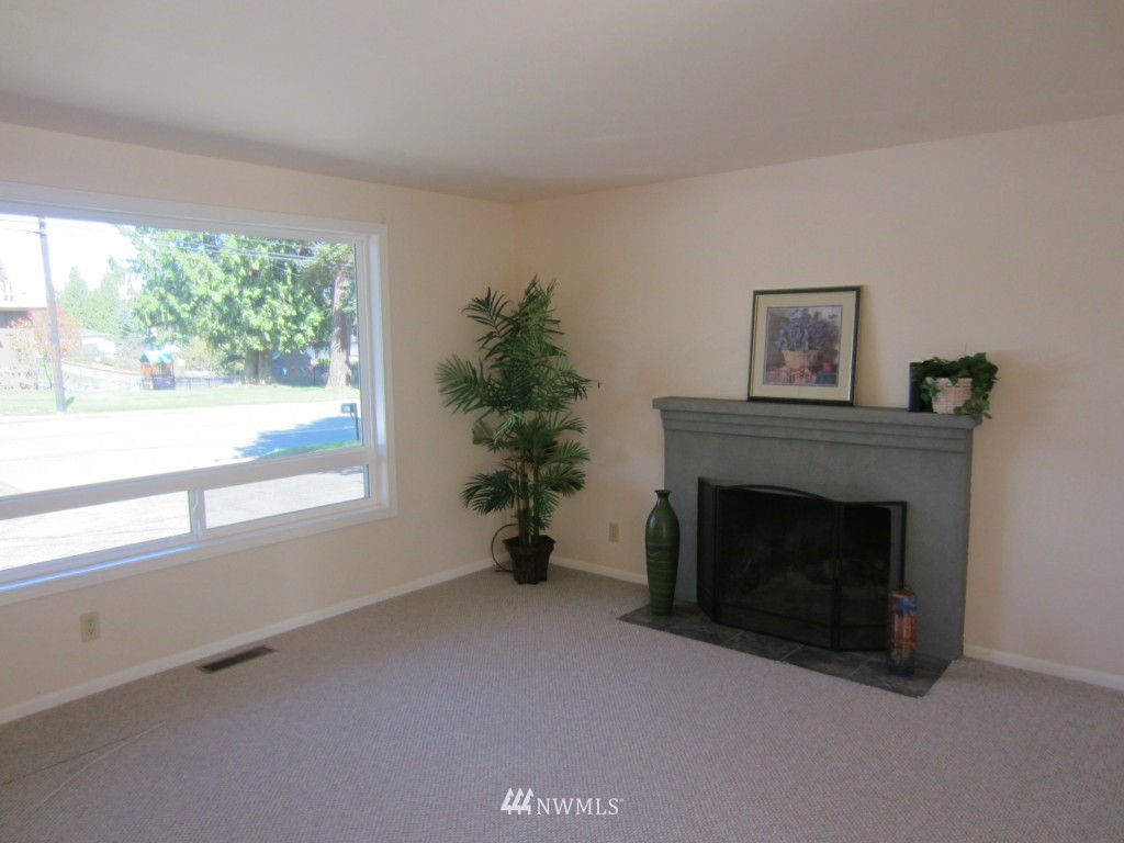 8310 196th Street Southwest Edmonds, WA 98026 - Photo 3 of 12 Gallery Image 3