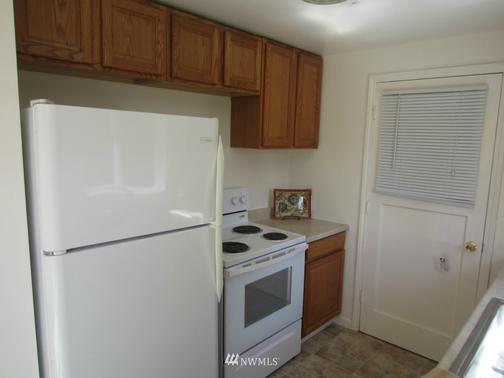 8310 196th Street Southwest Edmonds, WA 98026 - Photo 4 of 12 Gallery Image 4