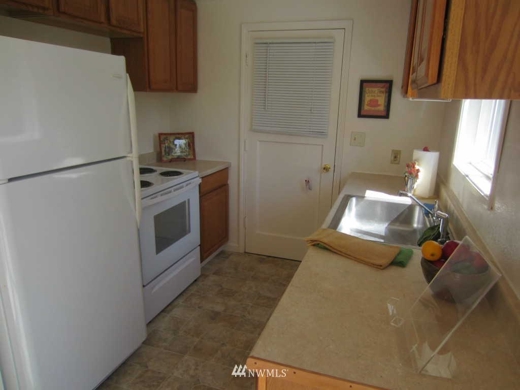 8310 196th Street Southwest Edmonds, WA 98026 - Photo 5 of 12 Gallery Image 5