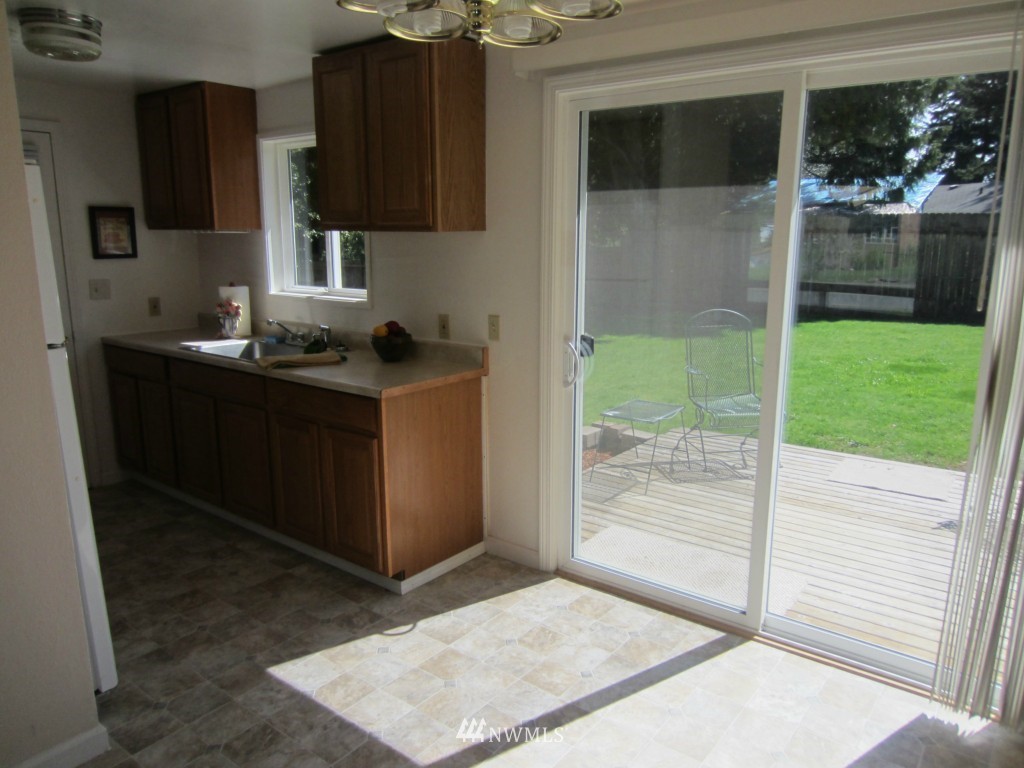 8310 196th Street Southwest Edmonds, WA 98026 - Photo 6 of 12 Gallery Image 6