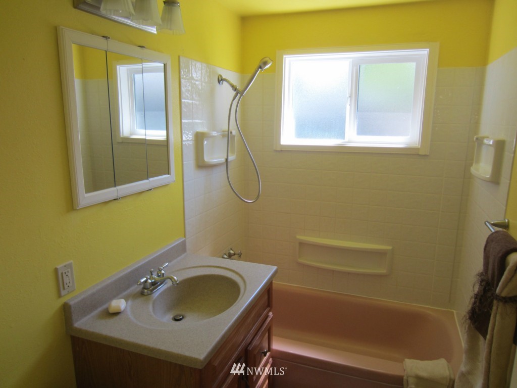 8310 196th Street Southwest Edmonds, WA 98026 - Photo 9 of 12 Gallery Image 9