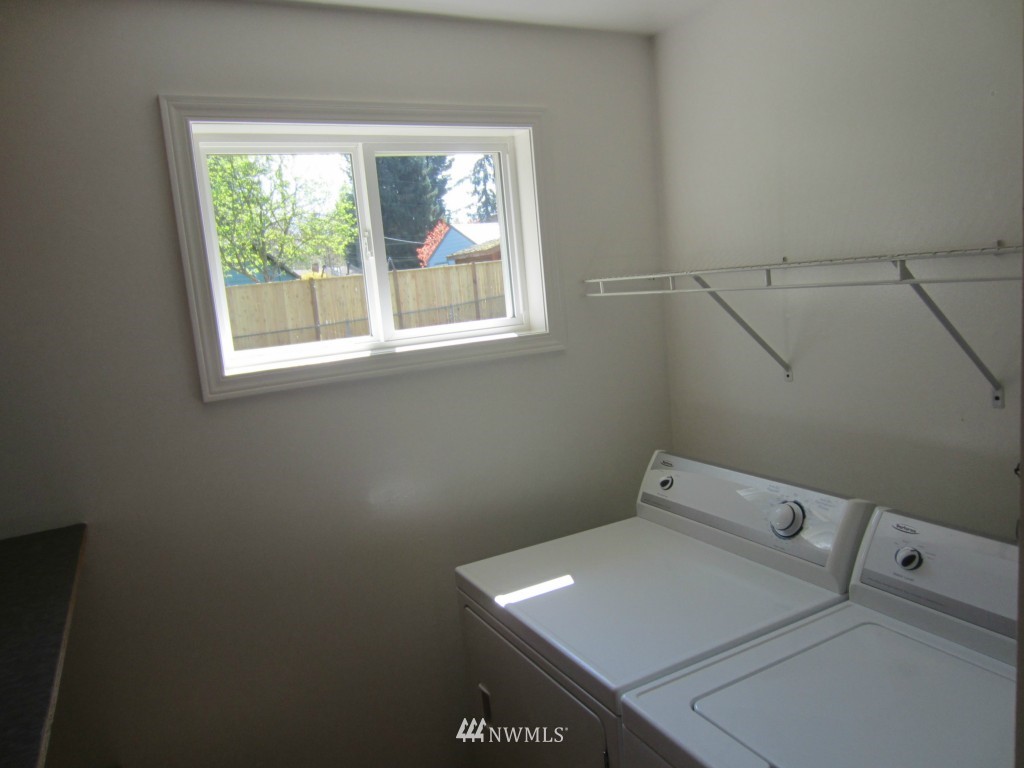 8310 196th Street Southwest Edmonds, WA 98026 - Photo 10 of 12 Gallery Image 10