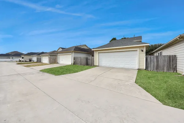 $2,000 | 20626 Sycamore Crest Lane, Katy, TX 77449