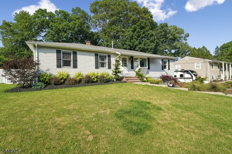 22 Summit Road Oak Ridge, NJ 07438 - Photo 3 of 32