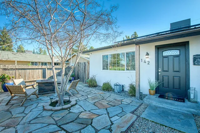 $425,000 | 142 9th Street, Clovis, CA 93612