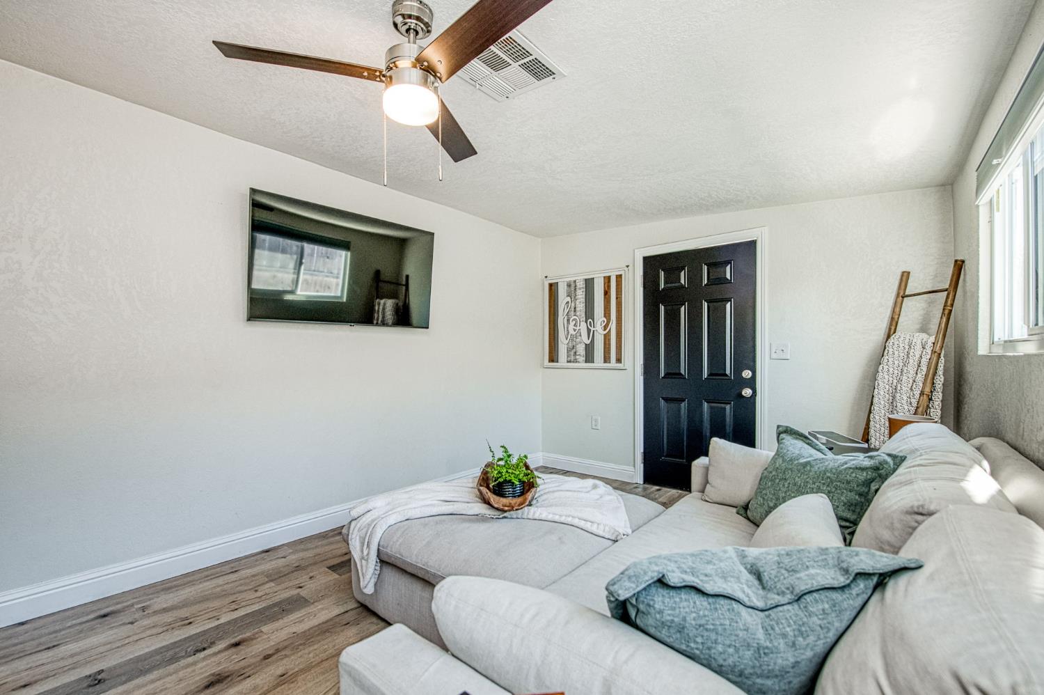 142 9th Street Clovis, CA 93612 - Photo 16 of 28