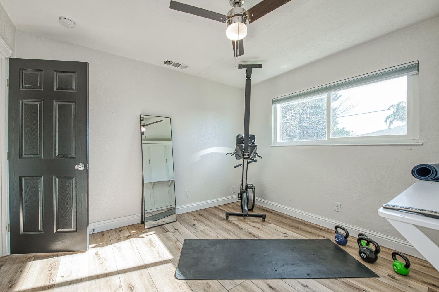 142 9th Street Clovis, CA 93612 - Photo 19 of 28