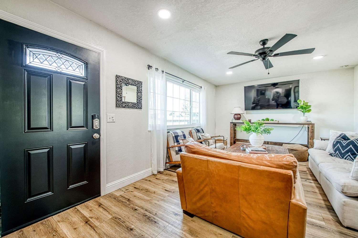 142 9th Street Clovis, CA 93612 - Photo 6 of 28